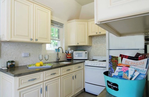 Paget Apartment | Cottage Priv. Pool & Tennis Beach 5 min Central