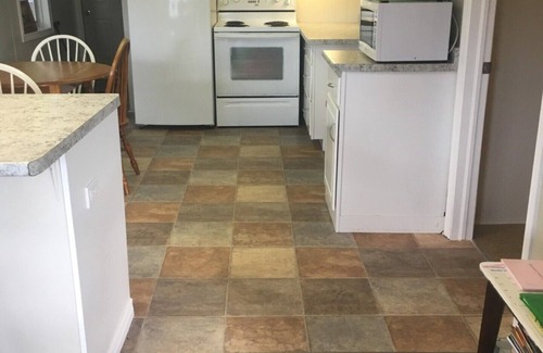Tudor and Cashel Cottage | Cottage Rental 5 bedroom- Bancroft, Ontario, Canada.