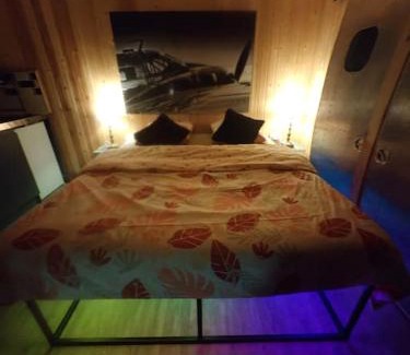 Vancia - Crepieux Apartment | Cottage romantique, son jacuzzi privatif, piscine