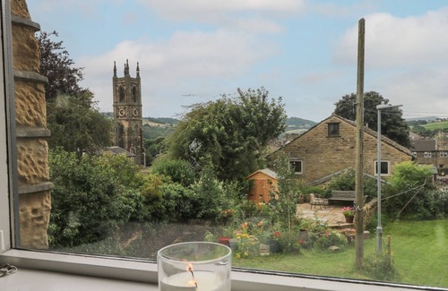 Honley Cottage | COTTAGE ROUND T'CORNER, pet friendly, with open fire in Honley
