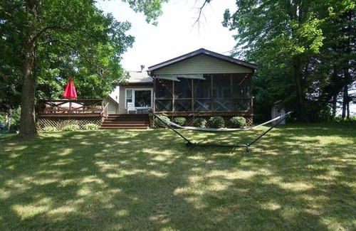 Scandinavia Cottage | Cottage & Suite on a Quiet Lake + Free Kayaks!