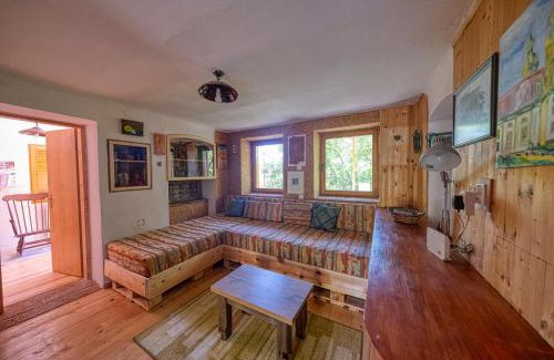 Zalec Apartment | Cottage surrounded by forests - The Sunny Hill