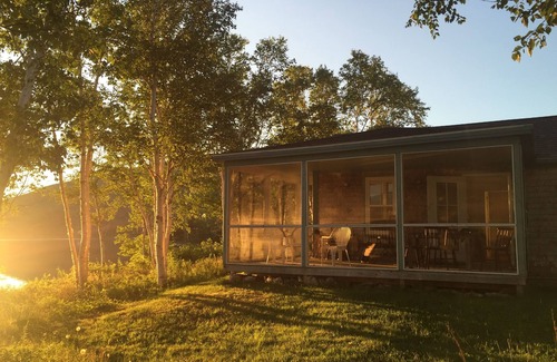 South Harbour Cottage | Cottage surrounded by splendor