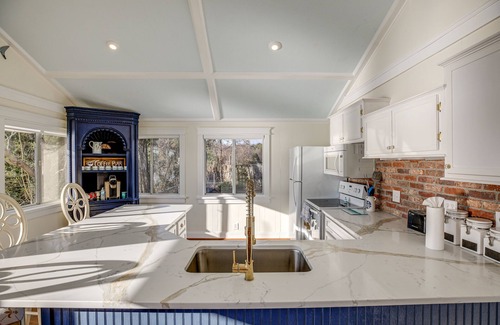 Rock Point Cottage | Cottage w/Potomac River Views in Newburg!