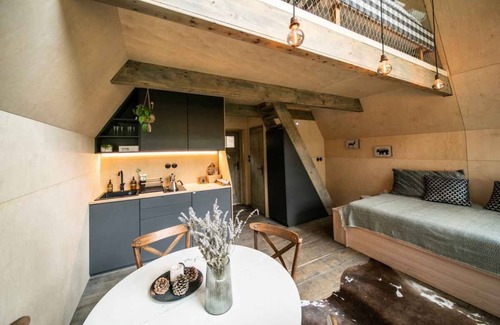 Kouty Cottage | Cottage with fireplace and heated outside barrel