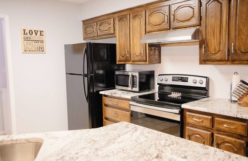 Terrell Cottage | Cottage with hot tub!