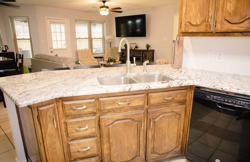 Terrell Cottage | Cottage with hot tub!