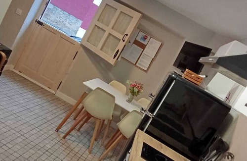 La Adrada House | Cottage with private garden, air conditioning and barbecue. Pets are allowed.