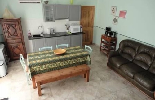 Pertuis House | Cottage with private garden in wooded property with swimming pool