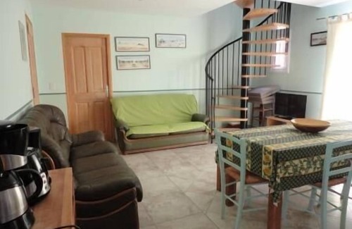 Pertuis House | Cottage with private garden in wooded property with swimming pool