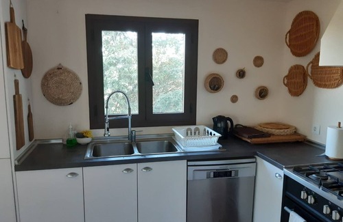 Poyales del Hoyo Cottage | Cottage. With stables and horses