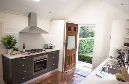 Orange Cottage | Cottage79, Central Heritage Area