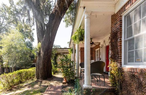 Tallahassee House | Cottages @ Lake Ella - Bungalow 1bd1b/kitchen