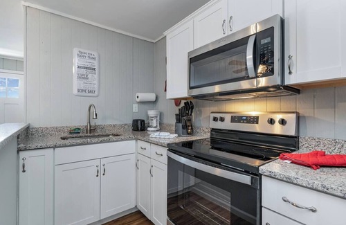 Atlantic Beach House | Cottages @ Pearl Beach -Walk To Beach- Suite D