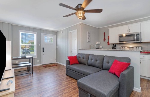 Atlantic Beach House | Cottages @ Pearl Beach -Walk To Beach- Suite D