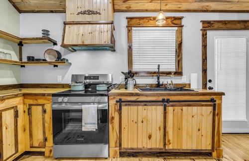 Starkville House | Cotton District | Spacious | Smart TVs