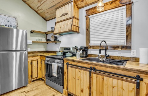 Starkville House | Cotton District | Spacious | Smart TVs
