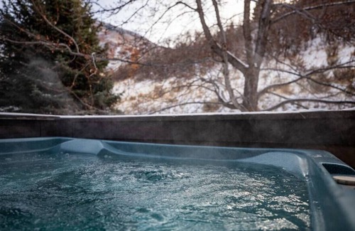 Cottonwood Heights House | Cottonwood Cove - Hot tub, Close to Ski Resorts!