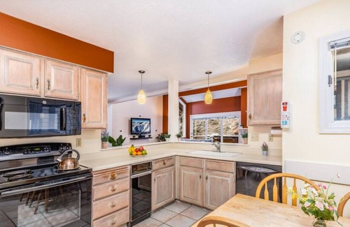 Cottonwood Heights House | Cottonwood Cove - Hot tub, Close to Ski Resorts!
