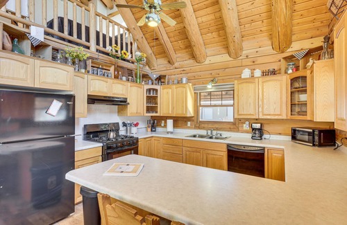 Blanco Cabin | ‘Cottonwood Cabin’ w/Private On-Site Fly Fishing!
