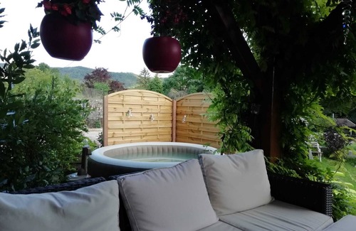 Saint-Hymetiere House | Country house in the Jura