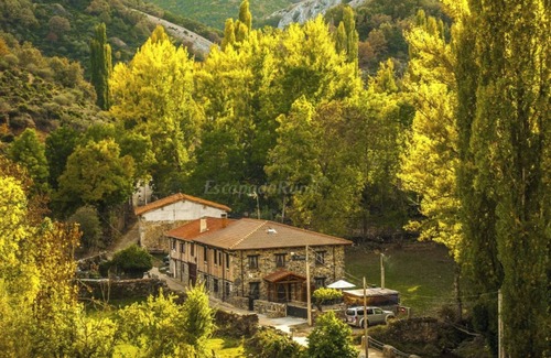 San Martin de los Herreros House | Country House 'La Reserva' with Mountain View, Private Garden and Wi-Fi