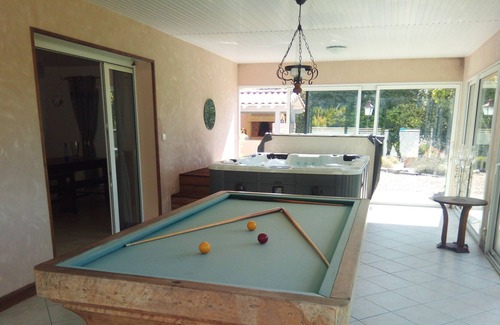 Fontenille-Saint-Martin-d'Entraigues House | Country house for 12 with pool and spa