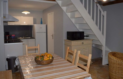 Saint-Nicolas-des-Motets Cottage | Country Cottage Near Loire Chateaux, Garden & Family-Friendly Amenities
