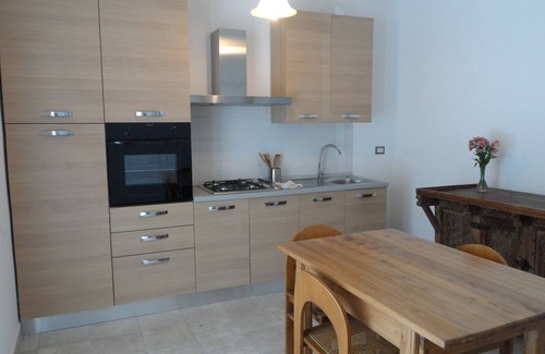 Monterubbiano Apartment | Country Apartment with Infinity Pool