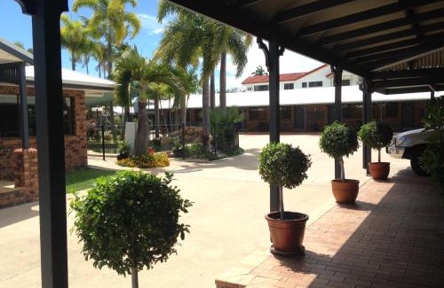 Ayr Hotel | Country Ayr Motel