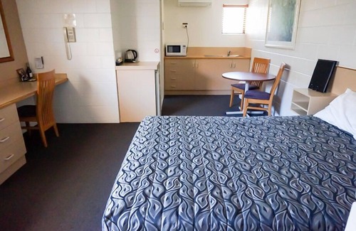 Ayr Hotel | Country Ayr Motel