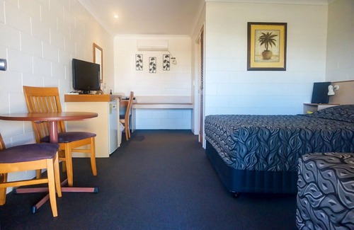 Ayr Hotel | Country Ayr Motel
