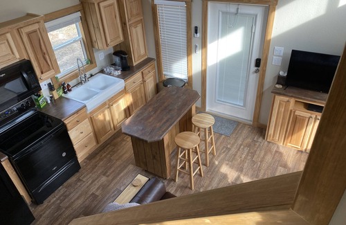 Palestine Cabin | Country Bungalow w/Loft