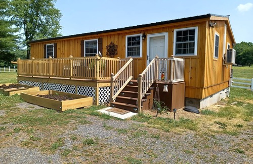 Monkton Cabin | Country cabin in horse country