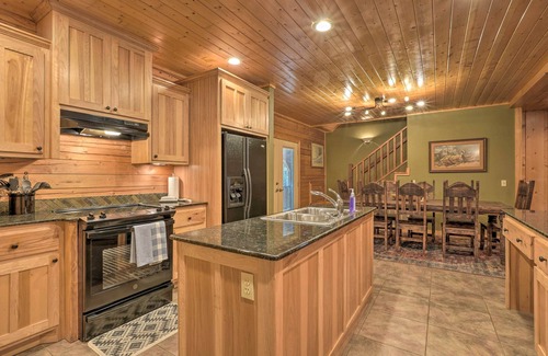 Springdale Cabin | ‘Country Cabin’ w/Wraparound Deck & Views!