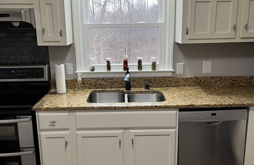 Bowling Green House | Country Charm City Convenience: Beautiful 3-Bedroom 2.5-Bath Home Forest Views