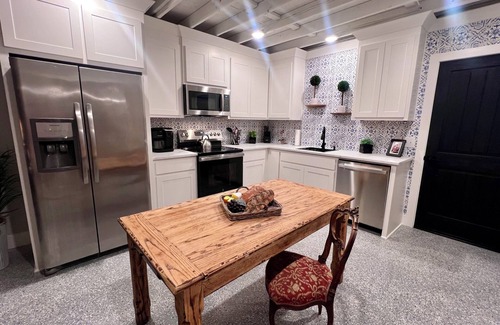 Parker County Apartment | Country Chic 1 BR apartment on 2 acres w/charming historic patio in serene Azle