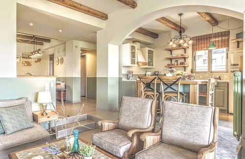 Peza Villa | Country-chic delux villa with poolyard for all-day fun & 5 star amenities