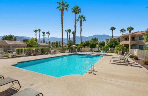 Cathedral City Apartment | Country Club Comfort