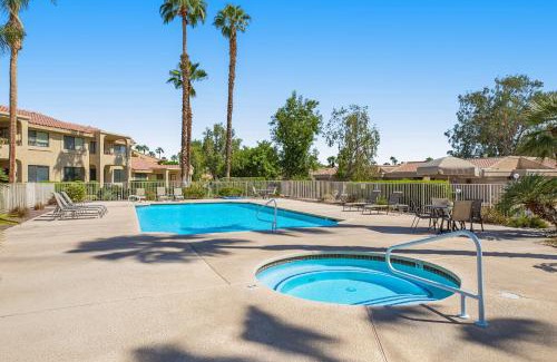Cathedral City Apartment | Country Club Comfort
