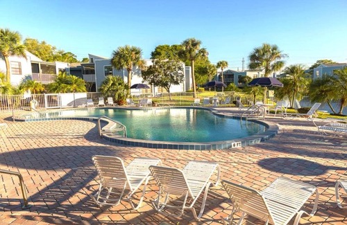 Ventura House | Country Club Condominium