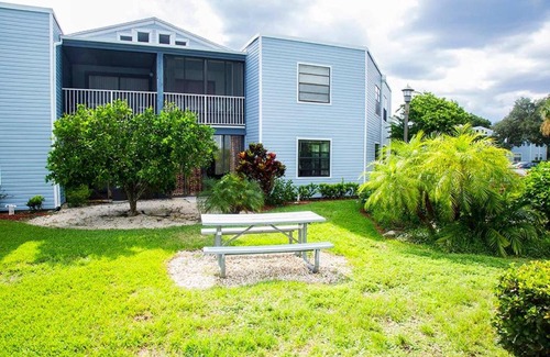 Ventura House | Country Club Condominium