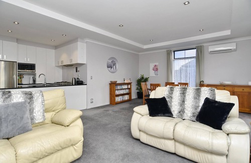Northwood House | Country Club Terrace - Charming and private cosy townhouse