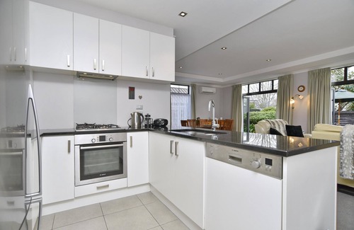 Northwood House | Country Club Terrace - Charming and private cosy townhouse