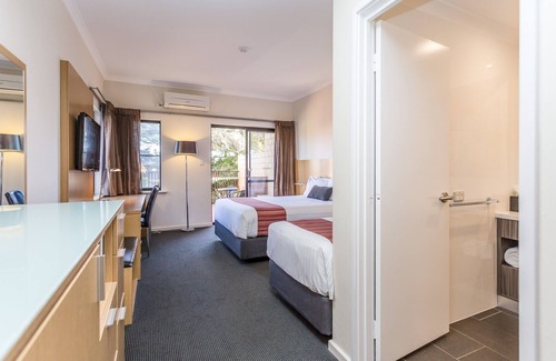 Belmont Hotel | Country Comfort Perth