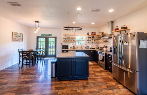 Hico House | Country Comfort with a Fireplace