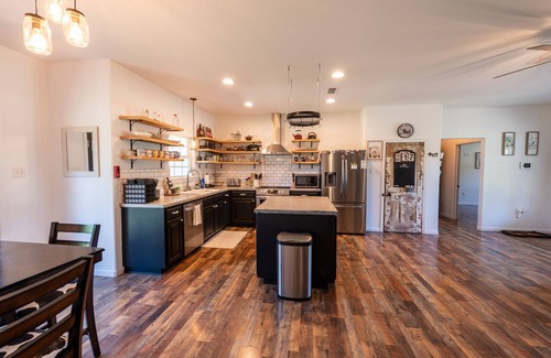 Hico House | Country Comfort with a Fireplace