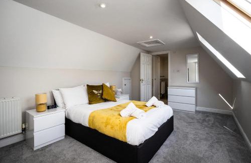 Upper Dicker House | Country Cottage 2BR with Hot Tub and Tennis Court