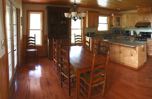 Blanche Manor Ranch House | Country cottage at Blanche Manor/Blissful Owl Horse Ranch/Sleeps 6-12