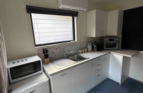 West Melton Cottage | Country cottage close to airport (pet friendly)